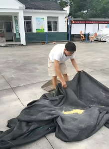 三斗坪镇雾河村干群合力抢收玉米，风雨中守护村民“丰收果实”