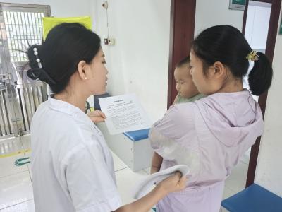 鸦鹊岭镇中心卫生院开展母乳喂养宣传活动