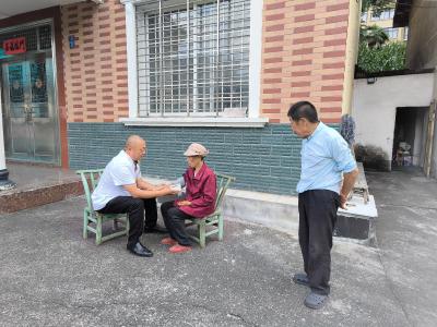 家承中医治病患 邻里守望倡新风
