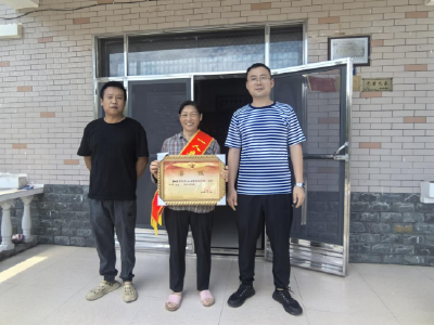 太平溪镇落佛村村：“四有”喜报传家门，尊崇之光耀乡邻