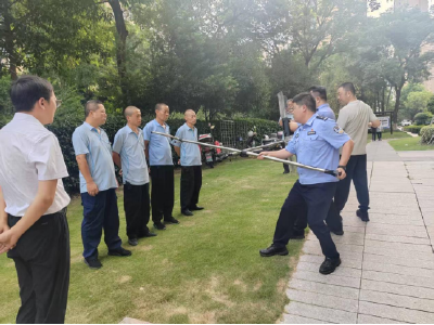 警企联动练硬功 筑牢社区防恐线