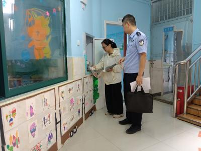 港虹社区：“安全体检”进校园  系好开学“防护绳”