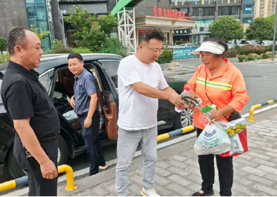 高温送清凉 关爱润心田