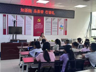 【德育加油站】茶香润新风 礼仪入童心