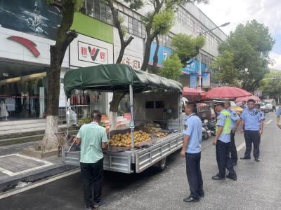 龙泉镇：整治“以车售货”乱象 还路于民
