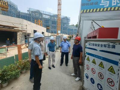 夏季建筑工地检查 为安全“降温”