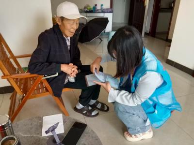 风雨无阻解民忧 社区代办暖人心