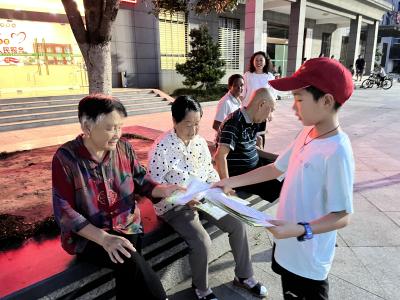 露天电影送欢乐 志愿宣传护平安