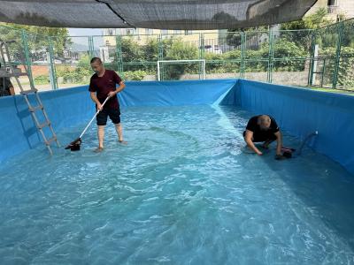 清理儿童泳池 守护夏日安全