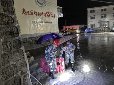 风雨同舟守民安 众志成城筑防线