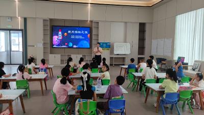 童心探科学，共筑航天梦