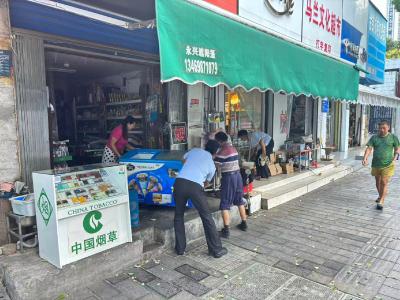 护航开学季，校园周边换新颜