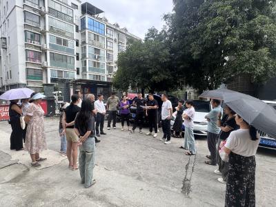 屋场会上听民意 共建幸福新家园