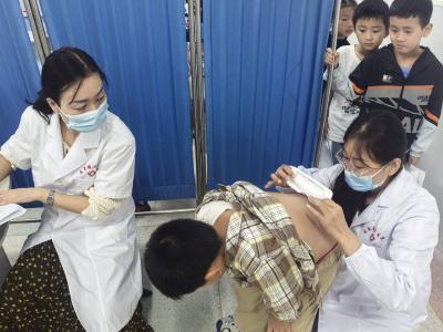 守护青春脊梁 共筑健康未来