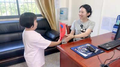 感恩润童心 师情暖校园