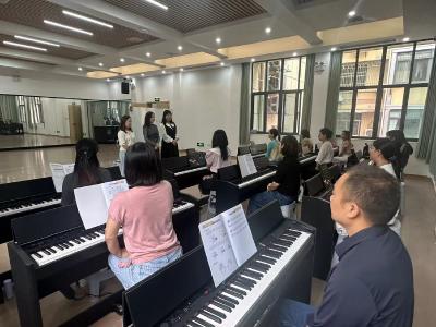 家门口的公益福利  东湖社区钢琴课免费学