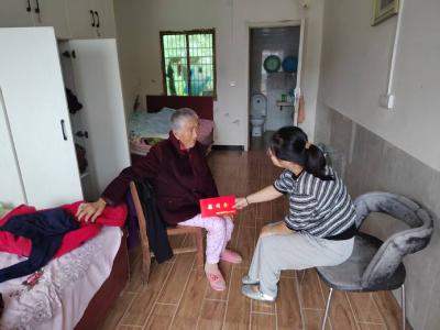 鸦鹊岭镇：情暖中秋 爱润特扶