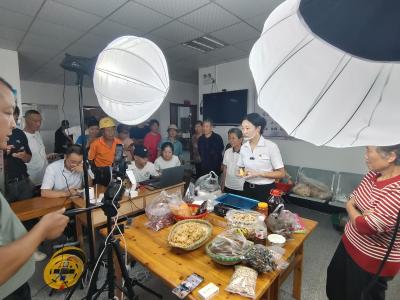 三斗坪镇柏果埫村：抖音直播搭台 土特产“出圈”助农增收