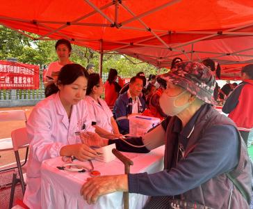 党建引领送健康 党群同心迎华诞 ——夷陵区中医医院联合望江社区开展“服务百姓健康行动”大型义诊活动