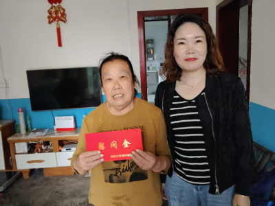 鸦鹊岭镇三合村开展中秋走访慰问