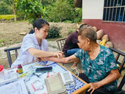 家医入户“送健康” 精准帮扶“筑防线”