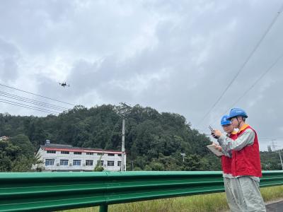 夷陵供电：无人机特巡 筑牢节日用电安全防线