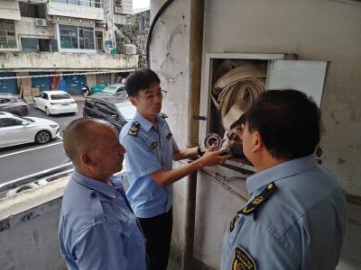 融合党建促发展 暖心捐赠共为民