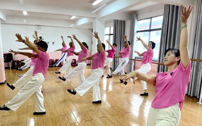 银龄焕新彩 学乐正当时