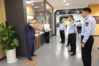 铸爱国之魂 扬执法担当