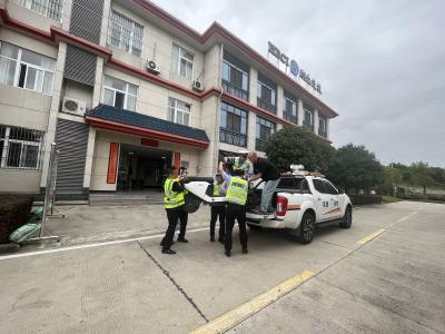 导航误引电动车上高速，多方协力化险为夷