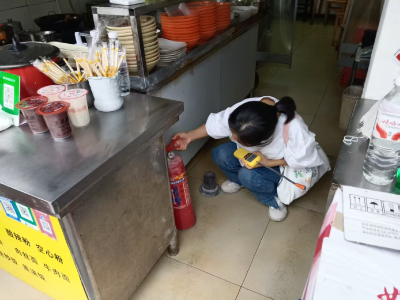 “九小场所”消防安全大检查 筑牢双节防线