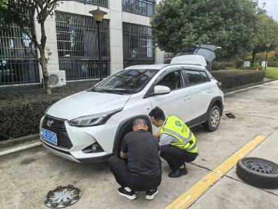 鸦鹊岭：暖心服务显温情 守护司乘平安行