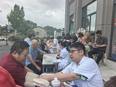 社区义诊送健康  “三减三健”筑安康