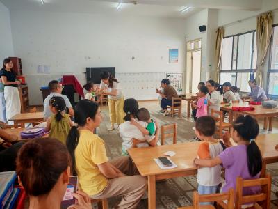 家园初相遇  萌娃笑满园