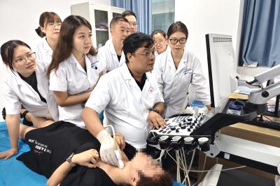 权威专家“传经送宝” 助力超声医学新发展