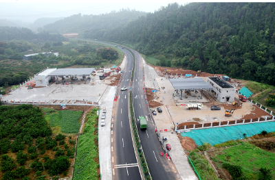 昌磷路首座综合能源服务站即将完工