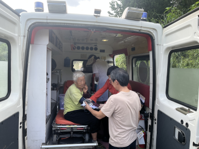 暖心服务零距离，温暖行动不便老人心