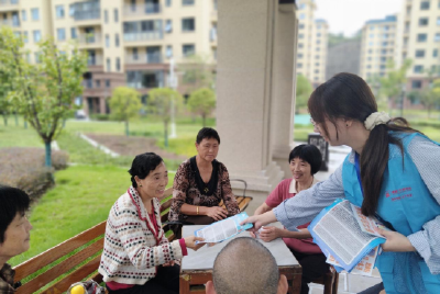 反诈宣传进村居 筑牢安全防火墙