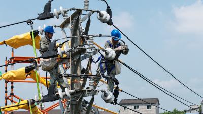 夷陵供电：无人机巡视+带电作业  保障居民用电无忧