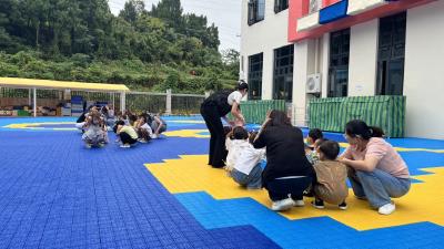 居安思危 警钟长鸣——东湖雅居分园开展防空安全演练活动