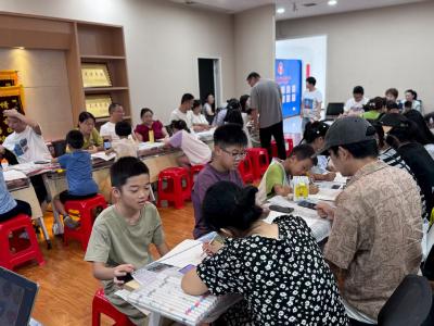 小T恤，大幸福——30组家庭共赴社区亲子手绘之约