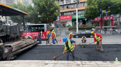 节前道路“强筋骨” 保障“双节”路畅安