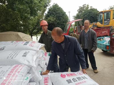 鸦鹊岭镇：惠农政策暖民心 助农生产促丰收
