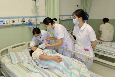 夷陵人民医院完成首例脑胶质瘤患者局麻DSA下输液港植入