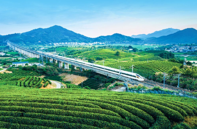 为基本实现社会主义现代化奠定更加坚实的基础——《中共中央关于制定国民经济和社会发展第十五个五年规划的建议》诞生记