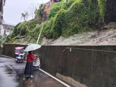 长江市场社区“拉网式”排查地灾隐患 筑牢防汛安全线