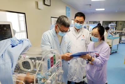 跨域联动    同心守护——夷陵人民医院特邀武汉儿童医院专家开展儿科义诊及学术交流活动