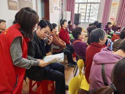 助力垃圾分类 共筑绿色家园