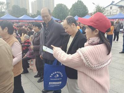重阳敬老传美德 垃圾分类入人心