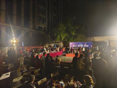 美食音乐架桥梁 邻里温情满社区